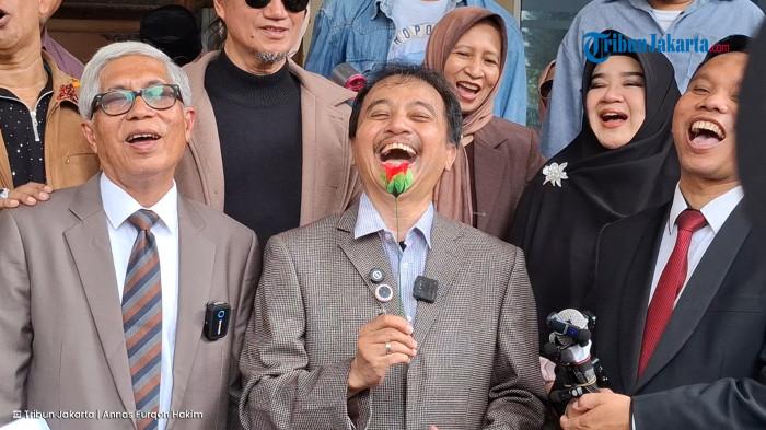 Tersangka kasus tudingan ijazah palsu Jokowi, Roy Suryo, saat diwawancarai di Polda Metro Jaya, Jakarta Selatan, Rabu (3/6/2026).