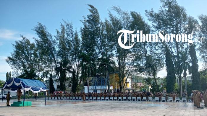 HARGANAS - Pemerintah Provinsi Papua Barat Daya menggelar upacara peringatan Hari Keluarga Nasional (Harganas) ke-33 Tahun 2026 di Lapangan Kantor Gubernur Papua Barat Daya, Kota Sorong, Senin (29/6/2026). (TribunSorong.com / Taufik Nuhuyanan)
