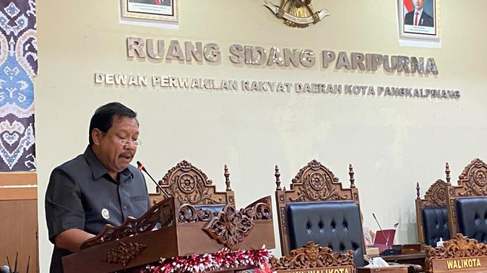 Wali Kota Pangkalpinang Saparudin saat menyampaikan sambutannya dalam Rapat Paripurna ke-8 Masa Persidangan III Tahun 2026 DPRD Kota Pangkalpinang, Senin (29/6/2026).