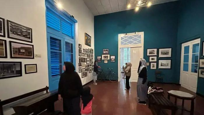HISTORISCHE STUDIO - Yayasan Lembaga Cornelis Chastelein (YLCC) resmi membuka Historische Studio di Jalan Pemuda, Kecamatan Pancoran Mas, Kota Depok, pada Sabtu (27/6/2026). Museum mini ini dibuka dalam rangka memeriahkan Hari Ulang Tahun (HUT) ke-312 Kaum Depok.
