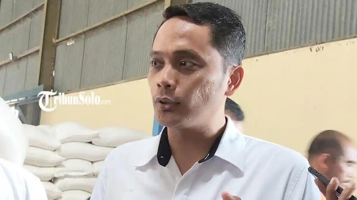 MINYAKITA BAU SOLAR - Kepala Perum Bulog Kantor Cabang Surakarta, Nanang Harianto, saat ditemui di Sragen, Jawa Tengah, Senin (29/6/2026). Nanang mengatakan minyak goreng MinyaKita berbau minyak tanah dan solar yang menimbulkan keluhan di Solo Raya diproduksi pada periode yang sama yakni 2-5 Juni 2026.