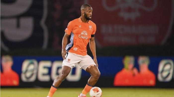 PEMAIN BARU - Gabriel Mutombo Kupa saat bersama Ratchaburi FC. Persib Bandung resmi merekrut bek tengah asal Prancis, Gabriel Mutombo Kupa, dengan durasi kontrak satu tahun untuk musim 2026/2027. (instagram @gabinho22)