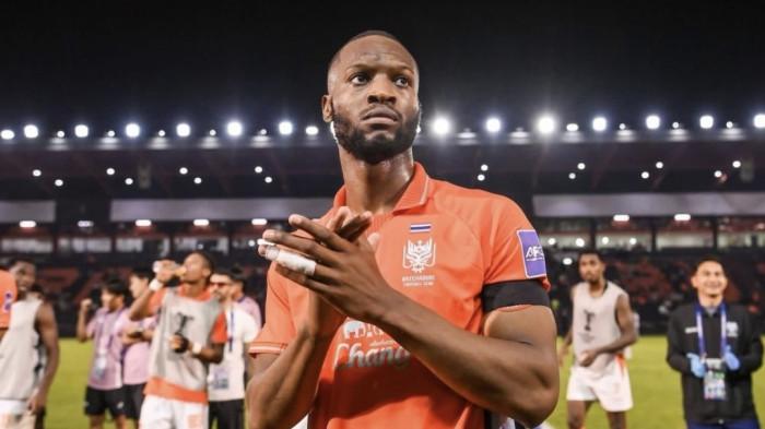 PEMAIN BARU - Gabriel Mutombo Kupa saat bersama Ratchaburi FC. Persib Bandung resmi merekrut bek tengah asal Prancis, Gabriel Mutombo Kupa, dengan durasi kontrak satu tahun untuk musim 2026/2027. (instagram @gabinho22)