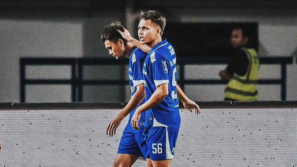 BURSA TRANSFER PERSIB BANDUNG - Rezaldi Hehanussa dan saudaranya, Hamra Hehanussa ketika membela Persib Bandung di musim 2025/2026.
