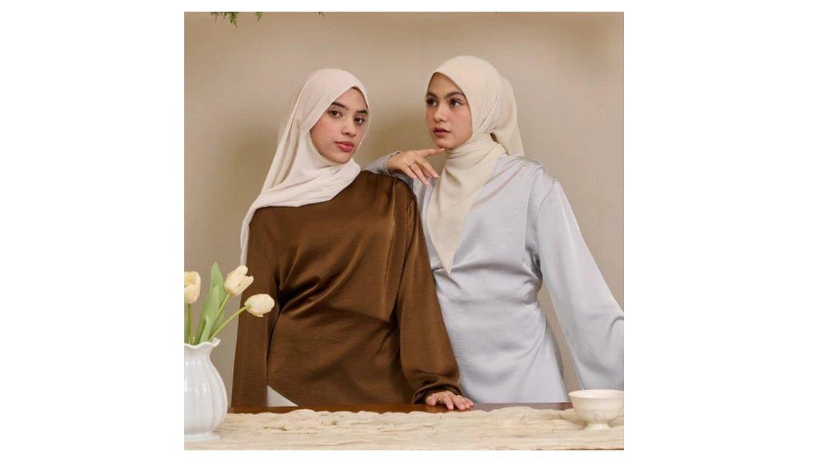 Ilustrasi rekomendasi atasan wanita Jenn & Rose - Pheony Blouse Butterfly