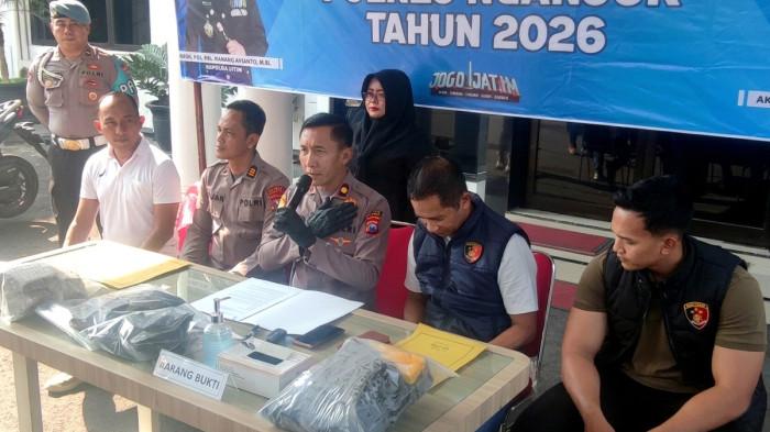 KASUS PENGEROYOKAN  - Polres Nganjuk menggelar konferensi pers ungkap kasus pengeroyokan maut oleh sekelompok pemuda, di Mapolres Nganjuk, Jawa TImur, Kamis (25/6/2026). Pengeroyokan itu terjadi di Desa Sukorejo, Kecamatan Loceret, Nganjuk pada Rabu (24/6/2026) dan mengakibatkan satu korban meninggal dunia serta 3 korban luka-luka.