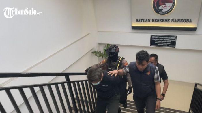 TERTANGKAP - Pelaku pencurian cincin di toko emas di Nusukan, Kota Solo, 2