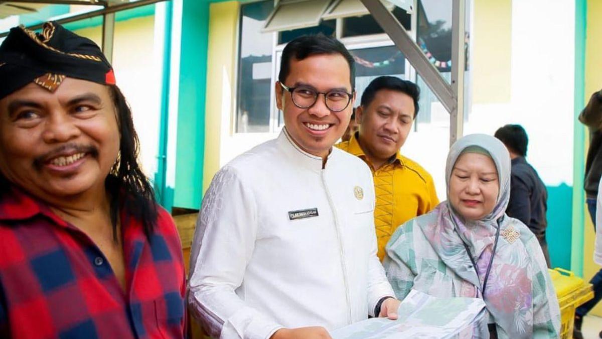 LIBURAN - Wakil Wali Kota Tangerang Selatan (Tangsel) Pilar Saga Ichsan saat meninjau Kampung Wadassari di Pondok Betung, Pondok Aren.