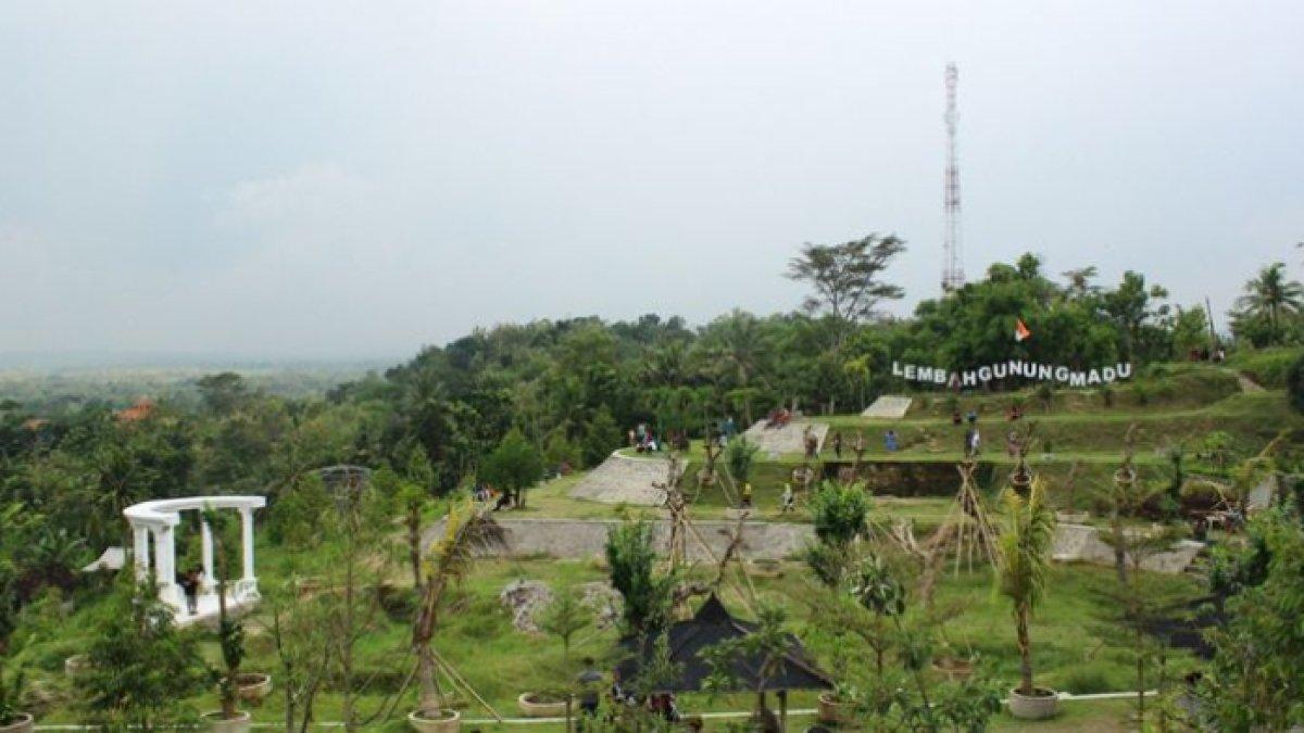 WISATA ALAM - Potret Lembah Gunung Madu disadur dari Kompas.com pada Kamis (20/3/2025). Lembah Gunung Madu menyuguhkan panorama di atas ketinggian kaki Gunung Merbabu dan Merapi di Selo, Boyolali.