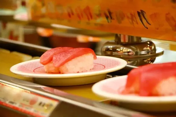 Wanita Kembalikan Bekas Gigitan Sushi ke Conveyor Belt