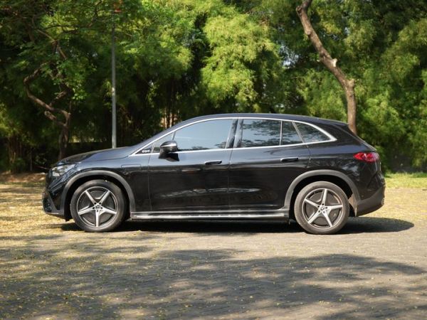 Wheelbase Mercedes-Benz EQE 350 SUV mencapai 3.030 mm