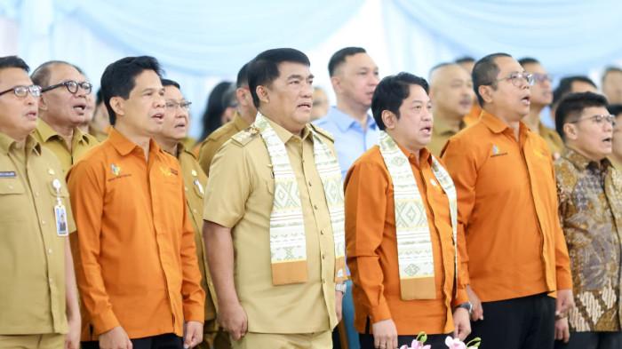 TEGASKAN - Gubernur Sulawesi Utara Yulius Selvanus Komaling (YSK) menegaskan pentingnya data yang akurat sebagai dasar dalam merumuskan kebijakan pembangunan daerah.