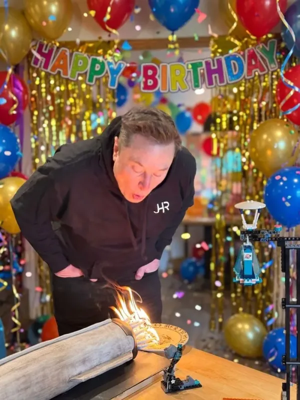 Kue ulang tahun Elon Musk
