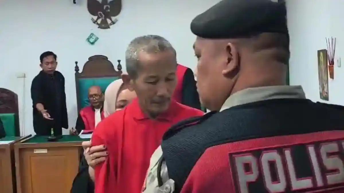 DITUNTUT MATI - Yunas Gusworo saat mengikuti sidang via online dengan agenda tuntutan di Pengadilan Negeri Palembang, Senin (29/6/2026). Yunas dituntut pidana mati oleh Jaksa Penuntut Umum.