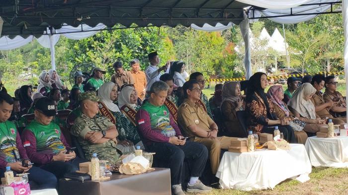 Wakil Bupati Balangan, Akhmad Fauzi menghadiri gelaran perkemahan wisata 01