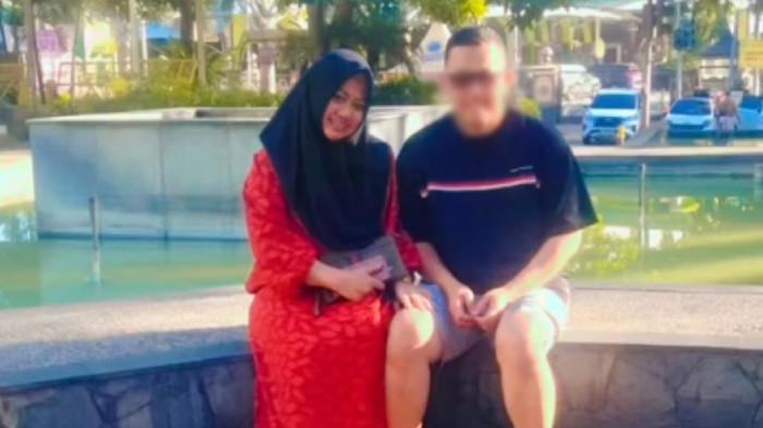 ASN BANGKALAN TEWAS - Beredar di sejumlah grup WhatsApp sebuah video berdurasi 33 detik menyuguhkan kolase foto dan video kebersamaan almarhumah Ruly Yunis Setiawati (50), Sekretaris Dinas Pumahan Rakyat dan Kawasan Permukiman (PRKP) Pemkab Bangkalan bersama seorang pria, Minggu (28/6/2026) sore.