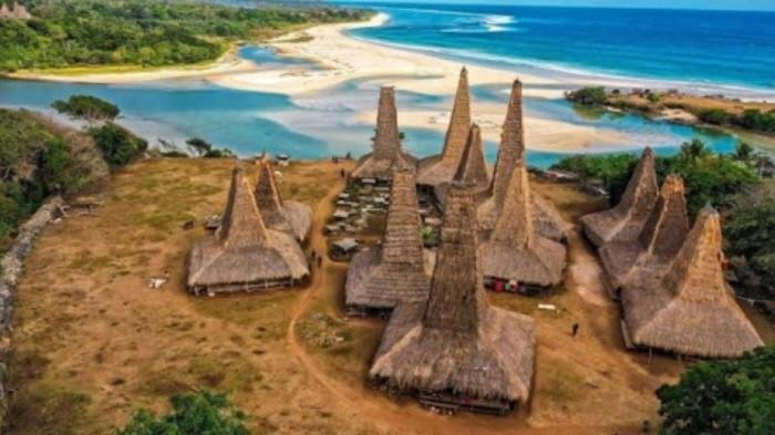 Desa Ratenggaro di Sumba Barat Daya. Disebut sebagai pulau terindah di dunia.