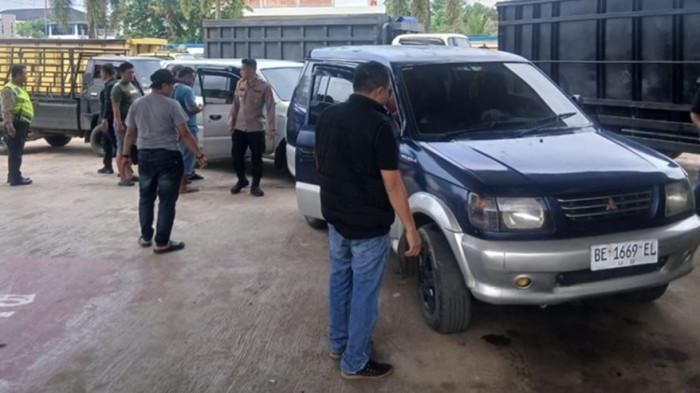 4 mobil didua pelangsir BBM jenis solar diamankan Polsek Kotabaru dari SPBU Pall 7 Kota Jambi Belum Lama Ini