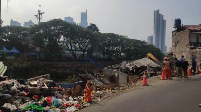 Kondisi rumah Sukiyem yang ambruk
