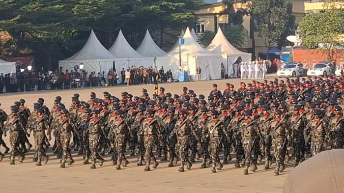 HARI BHAYANGKARA - Ratusan pasukan gabungan dari Polri dan TNI memeriahkan upacara peringatan Hari Bhayangkara ke-80 yang digelar di Satlat Brimob Cikeas, Bogor, Jawa Barat, Rabu (1/7/2026). (Tribunnews.com/Abdi Ryanda Shakti).