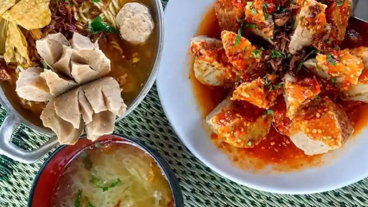KULINER BOYOLALI - BAKSO SERA SIMO berlokasi di Jalan Bangak - Simo, Kebayanan 3, Pelem, Kec. Simo, Kabupaten Boyolali, Jawa Tengah 57377.