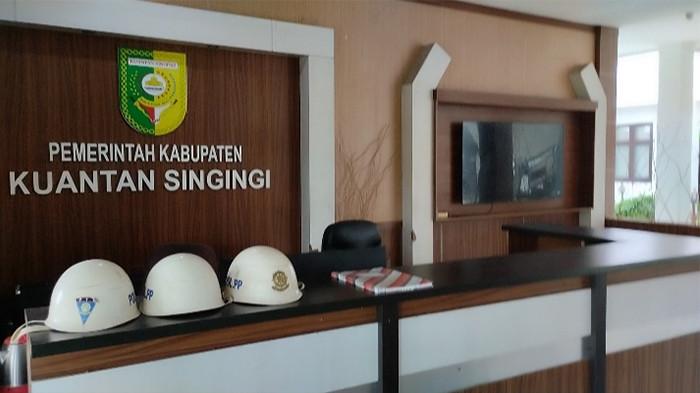 Suasana Kantor Bupati Kuansing terlihat sepi setelah OTT KPK dan penyerahan diri Suhardiman Amby ke KPK pada Selasa (30/6/2026) malam kemarin.