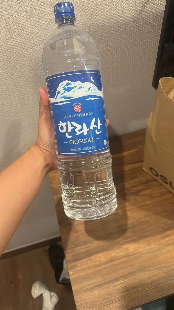Dikira Air Mineral, Wanita Berhijab Ini Malah Beli Soju di Korea Selatan!