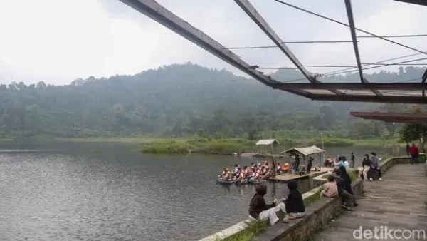 Danau Situ Gunung di Sukabumi, Spot Asyik Hilangkan Penat Danau Situ Gunung di Sukabumi bisa menjadi salah satu spot wisata untuk melepas penat. Lokasinya berada di kaki Gunung Gede-Pangrango yang bisa ditempuh sejauh 3,5 jam dari Jakarta.