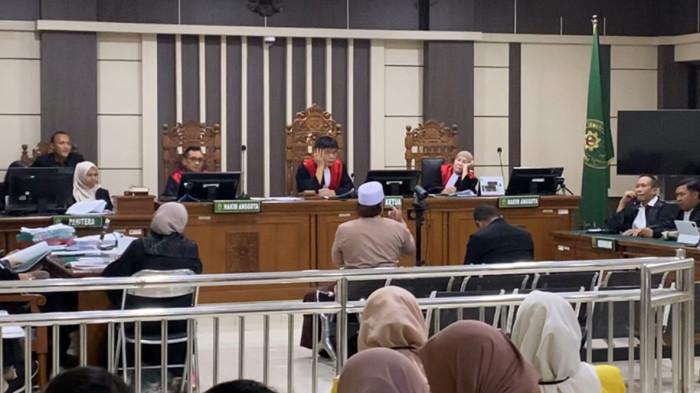 SUASANA SIDANG - Suasana persidangan dugaan Tindak Pidana Pencucian Uang (TPPU) dengan terdakwa Ahmad Yazid Basyaiban alias Gus Yazid di Pengadilan Tipikor Semarang, Rabu (1/7/2026). Dalam sidang tersebut, Gus Yazid mencabut pengakuannya di BAP terkait dugaan penerimaan uang Rp20 miliar.