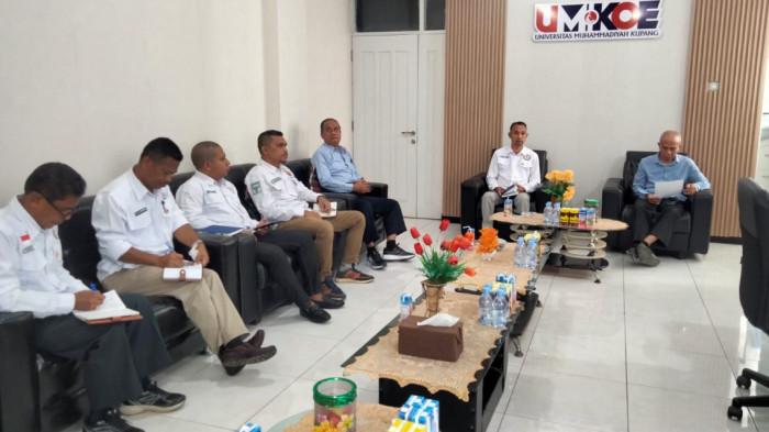 Suasana pertemuan antara KPID NTT dan pimpinan Universitas Muhammadiyah Kupang
