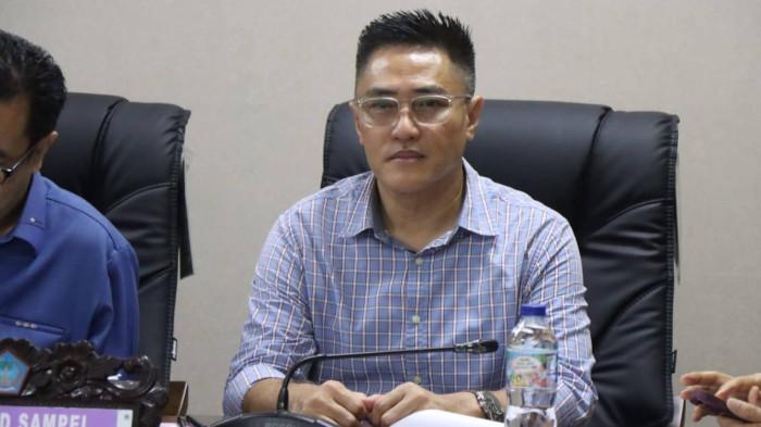 PANSUS - Wakil Ketua DPRD Sulut Royke Anter.