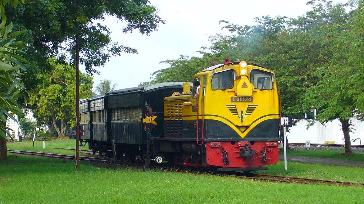 Liburan bersama anak makin seru dengan naik Kereta Wisata Heritage Ambarawa sambil menikmati panorama Rawa Pening.