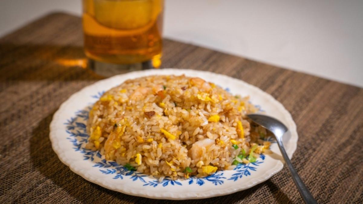 Ilustrasi nasi goreng untuk menu makan malam.