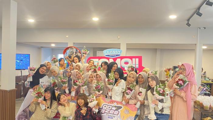FOTO BERSAMA - PT Surya Timur Sakti Jatim (STSJ) Yamaha menggelar Fresh Flower Arrangement Class di Espoir Caffe Banjarmasin, dalam even FOMO, Fazzio Hybrid Movement yang digelar, Sabtu (27/6/2026) di Banjarmasin.