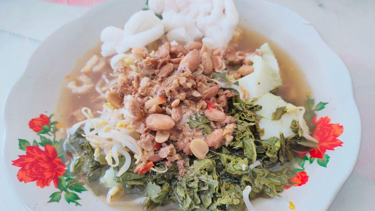 DOCANG - Inilah cara mudah membuat Docang khas Cirebon, Jawa Barat, kuncinya perpaduan sayur dan kuah kacang, cita rasa tradisional yang sulit terlupakan