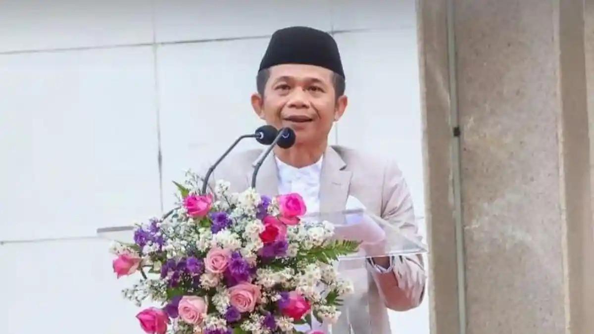 POLEMIK BUPATI - Bupati Purwakarta, Saepul Bahri Binzein, dalam sambutannya pada pelaksanaan Salat Idul Fitri 1446 H, Senin (31/3/2025).