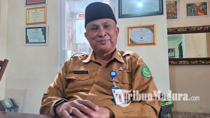 NASIB GURU NONASN - Kepala Disdik Sumenep, Mohamad Iksan, mengaku memikirkan nasib ratusan guru non-ASN yang selama ini masih aktif mengajar di sekolah negeri, Rabu (1/7/2026). Disdik Sumenep memastikan tidak akan tinggal diam menyikapi terbitnya Surat Edaran Menteri Pendidikan Dasar dan Menengah (Mendikdasmen) Nomor 7 Tahun 2026 yang melarang guru nonaparatur sipil negara (non-ASN) mengajar di sekolah negeri mulai tahun depan.