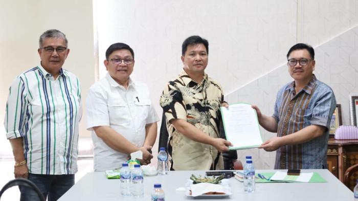 LANGKAH PEMDA - Wakil Bupati Kabupaten Bolaang Mongondow (Bolmong), Sulawesi Utara (Sulut) Dony Lumenta memimpin penandatanganan Naskah Perjanjian Hibah Daerah (NPHD) kepada organisasi keagamaan, Kamis (02/07/2026).