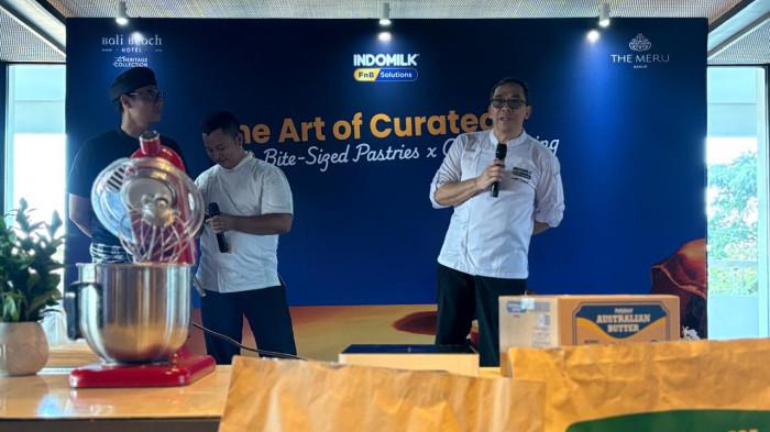 PRAKTEK - Indomilk Bakepreneur Roadshow bertajuk The Art of Curated Bite-Sized Pastries x Coffee Pairing, sebuah program edukasi dan pengembangan bisnis yang dirancang untuk membantu chef, baker, pelaku hotel, kafe, dan usaha kuliner mengeksplorasi peluang inovasi menu yang mampu menjawab perubahan preferensi konsumen sekaligus turut mendukung pertumbuhan bisnis. Rangkaian Indomilk Bakepreneur Roadshow  diawali di kota Bandung pada bulan Juni lalu dan kini dilanjutkan ke Pulau Dewata, Bali, tepatnya di Bali Beach Hotel - The Heritage Collection and The Meru Sanur. Selanjutnya, Indomilk Bakepreneur Roadshow akan bertolak ke Semarang, Medan, dan Surabaya.