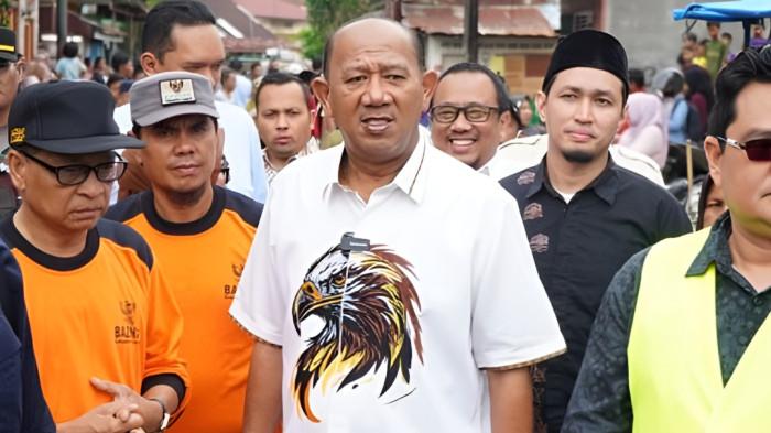 BUPATI LANGKAT- Syah Afandin, yang akrab disapa Ondim, adalah politikus asal Sumatera Utara yang kini menjabat sebagai Bupati Langkat periode 2025–2030 setelah dilantik pada 20 Februari 2025.