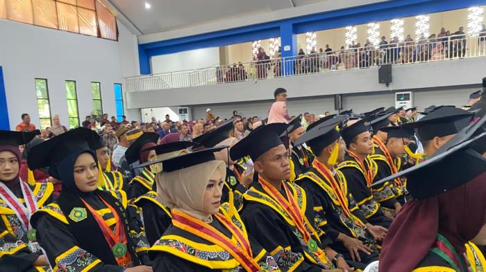 Universitas Muhammadiyah Bangka Belitung (Unmuh Babel) mewisuda 156 mahasiswa pada Wisuda XVII yang digelar di Aula Unmuh Babel, Kamis (2/7)