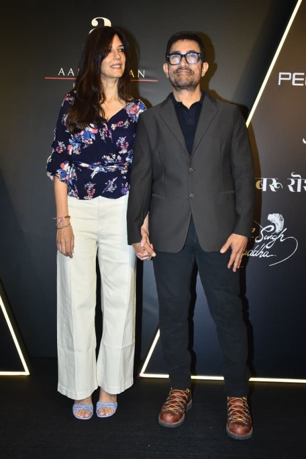 लगान' ने पूरे किए 25 साल, टीम ने मनाया जश्न, गर्लफ्रेंड गौरी स्प्रैट संग  चमके आमिर खान | Lagaan completes 25 years team celebrates and Aamir Khan  shines with girlfriend Gauri Spratt