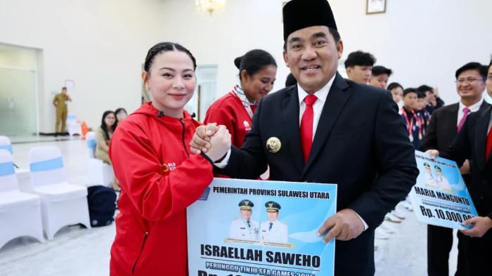 PENGHARGAAN - Gubernur Sulawesi Utara (Sulut) Yulius Selvanus Komaling (YSK)5679