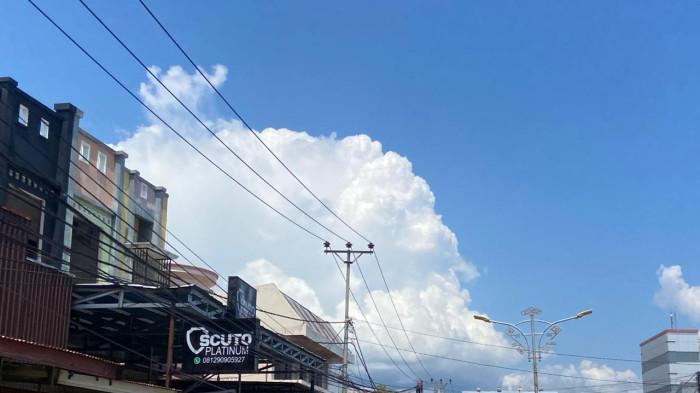 PRAKIRAAN CUACA - Potret kondisi cuaca di Kota Gorontalo terpantau cerah berawan pada pukul 14.20 Wita - Prakiraan cuaca Gorontalo Minggu 29 Maret 2026: mayoritas wilayah berawan hingga hujan ringan, suhu 22–32°C, waspada hujan siang-sore.