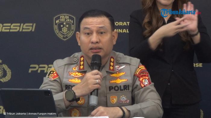 KASUS PENYEKAPAN - Kapolres Metro Jakarta Pusat Kombes Reynold Hutagalung saat menjelaskan soal kasus penyekapan tiga karyawan percetakan di Polda Metro Jaya, Jakarta Selatan, Jumat (3/7/2026).