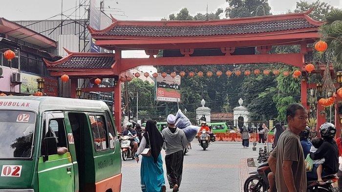 Lawang Suryakencana, satu wisata dekat Stasiun Bogor ramah anak yang cocok dikunjungi saat libur sekolah.
