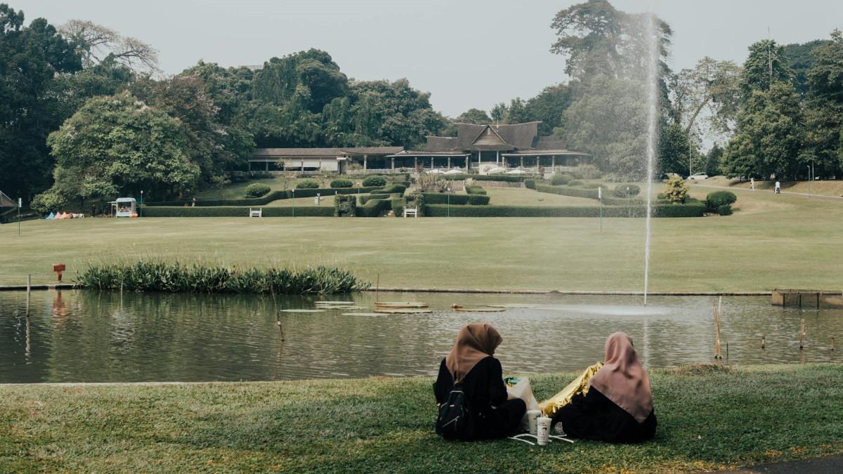 Kebun Raya Bogor, satu wisata dekat Stasiun Bogor ramah anak yang cocok dikunjungi saat libur sekolah.