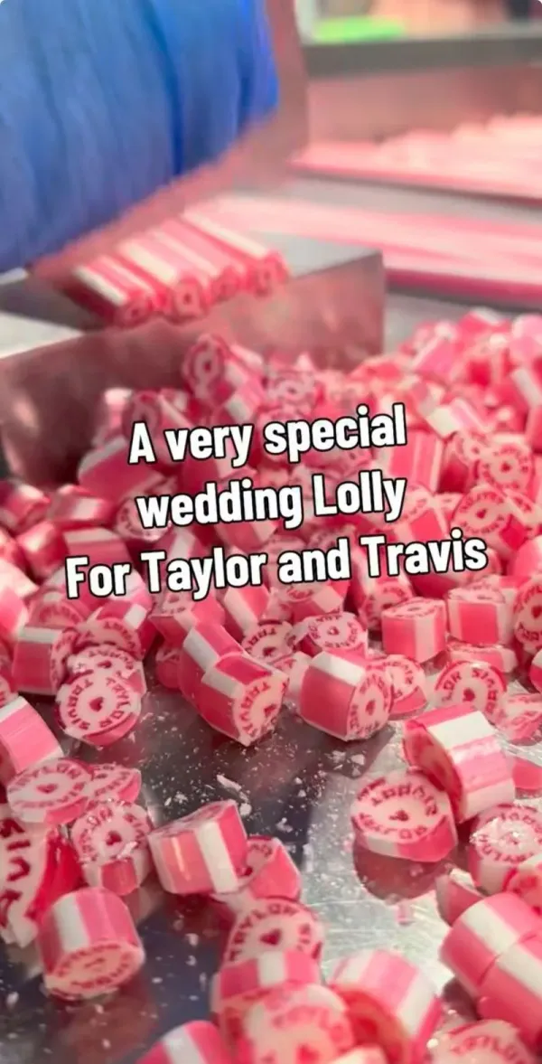 Heboh Pernikahan Taylor Swift, Toko Permen Ini Bikin Candy Cane Spesial!