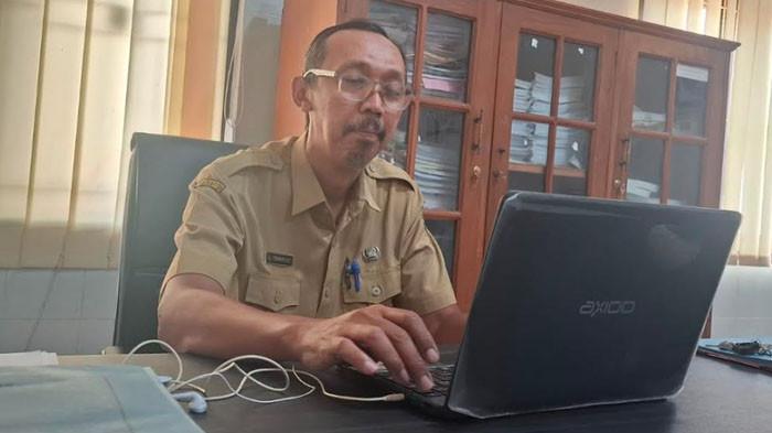 PMI DIDEPORTASI - Kepala Bidang Penempatan, Perluasan Tenaga Kerja dan Transmigrasi Dinas Tenaga Kerja Sampang, Uriantono Triwibowo, mengatakan, Pekerja Migran Indonesia (PMI) asal Kabupaten Sampang, Madura, akhirnya kembali ke kampung halamannya setelah menjalani hukuman penjara di Malaysia akibat persoalan keimigrasian, Jumat (3/7/2026).