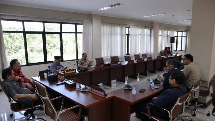 RDP - Rapat Dengar Pendapat Komisi III DPRD Sulawesi Utara bersama dengan PLN UP3 Manado serta Dinas ESDM Provinsi Sulawesi Utara, Selasa 30 Juni 2026.